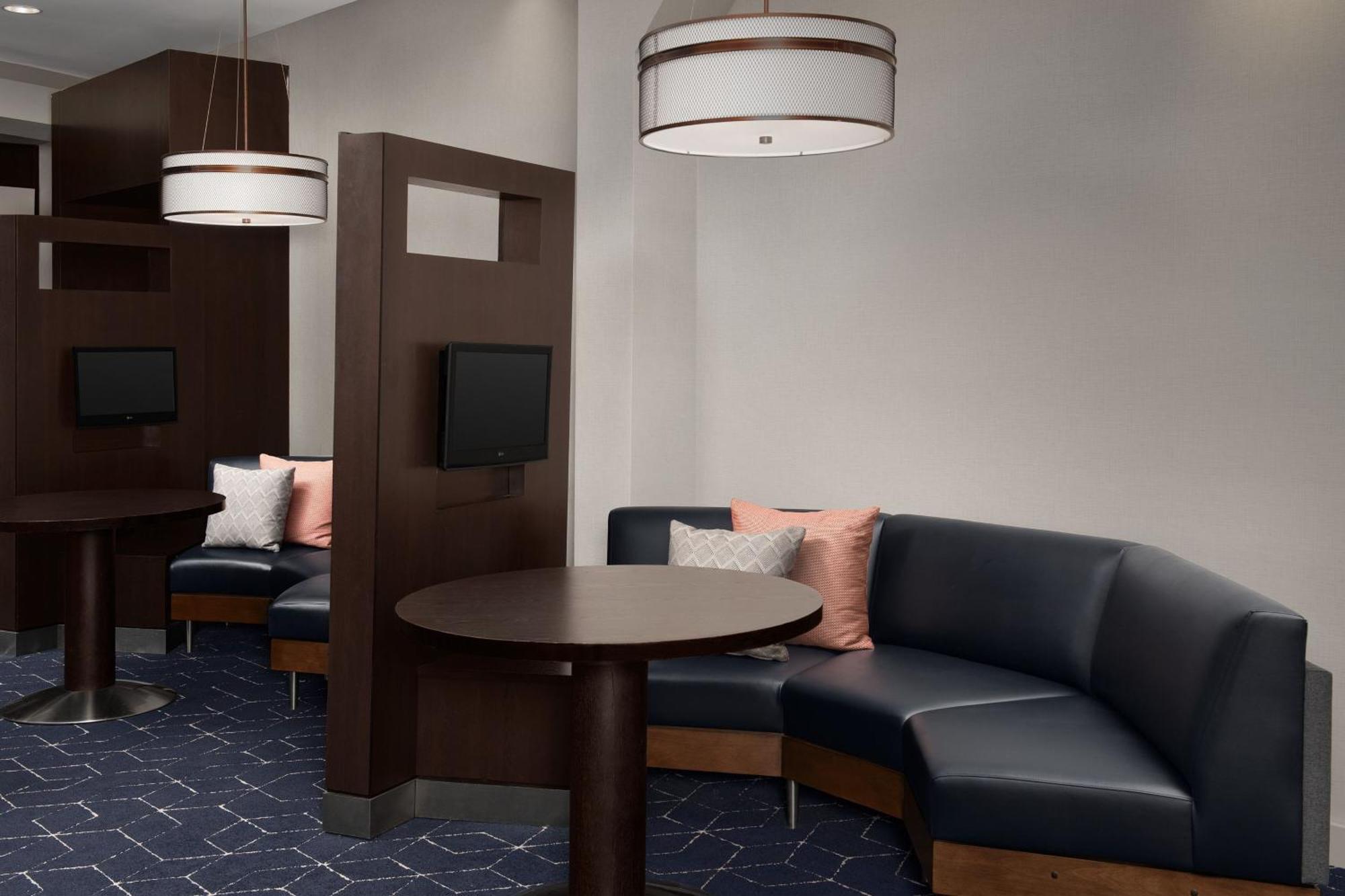 Courtyard By Marriott Syracuse Downtown At Armory Square Hotel Екстериор снимка