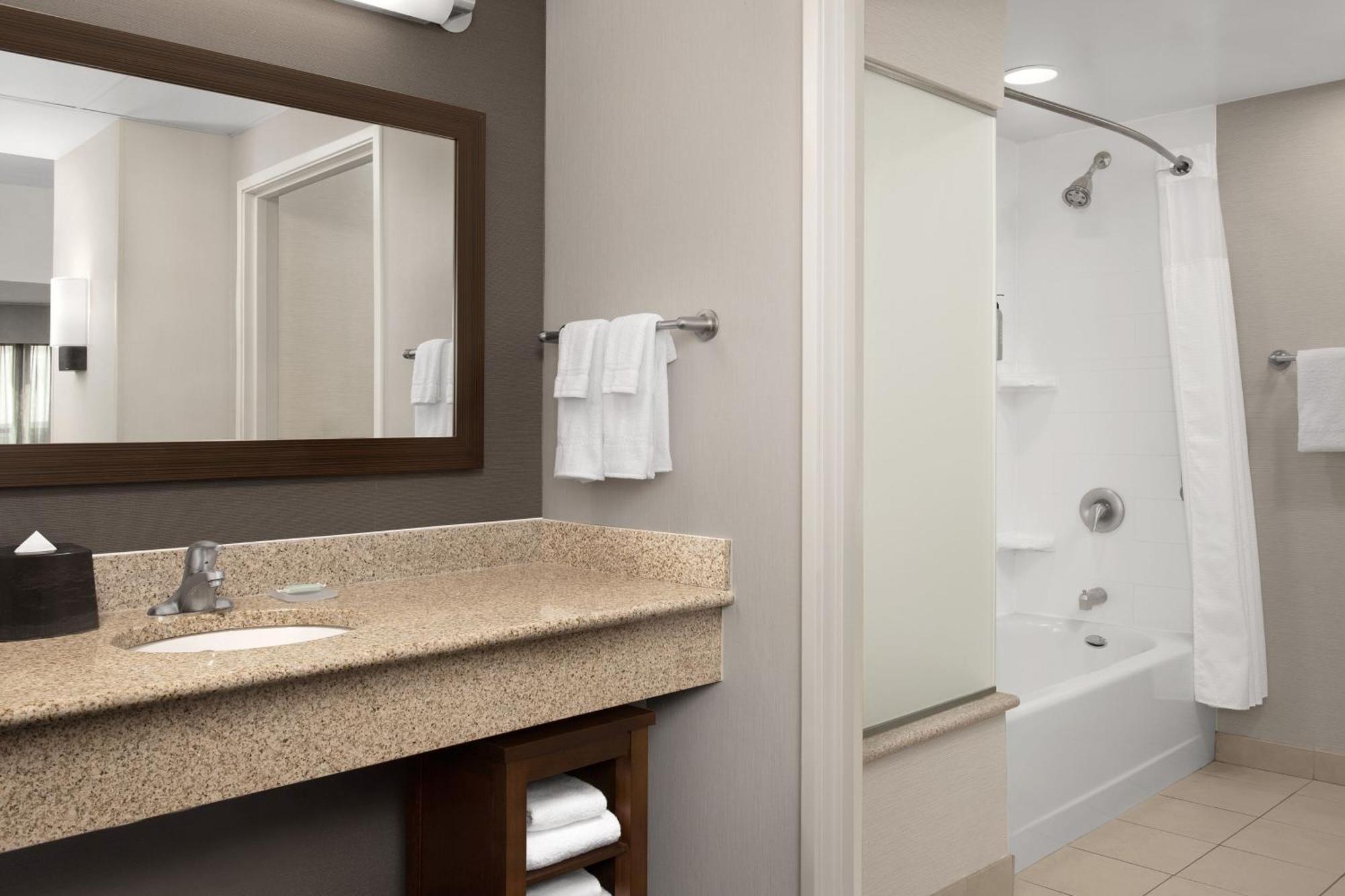 Courtyard By Marriott Syracuse Downtown At Armory Square Hotel Екстериор снимка