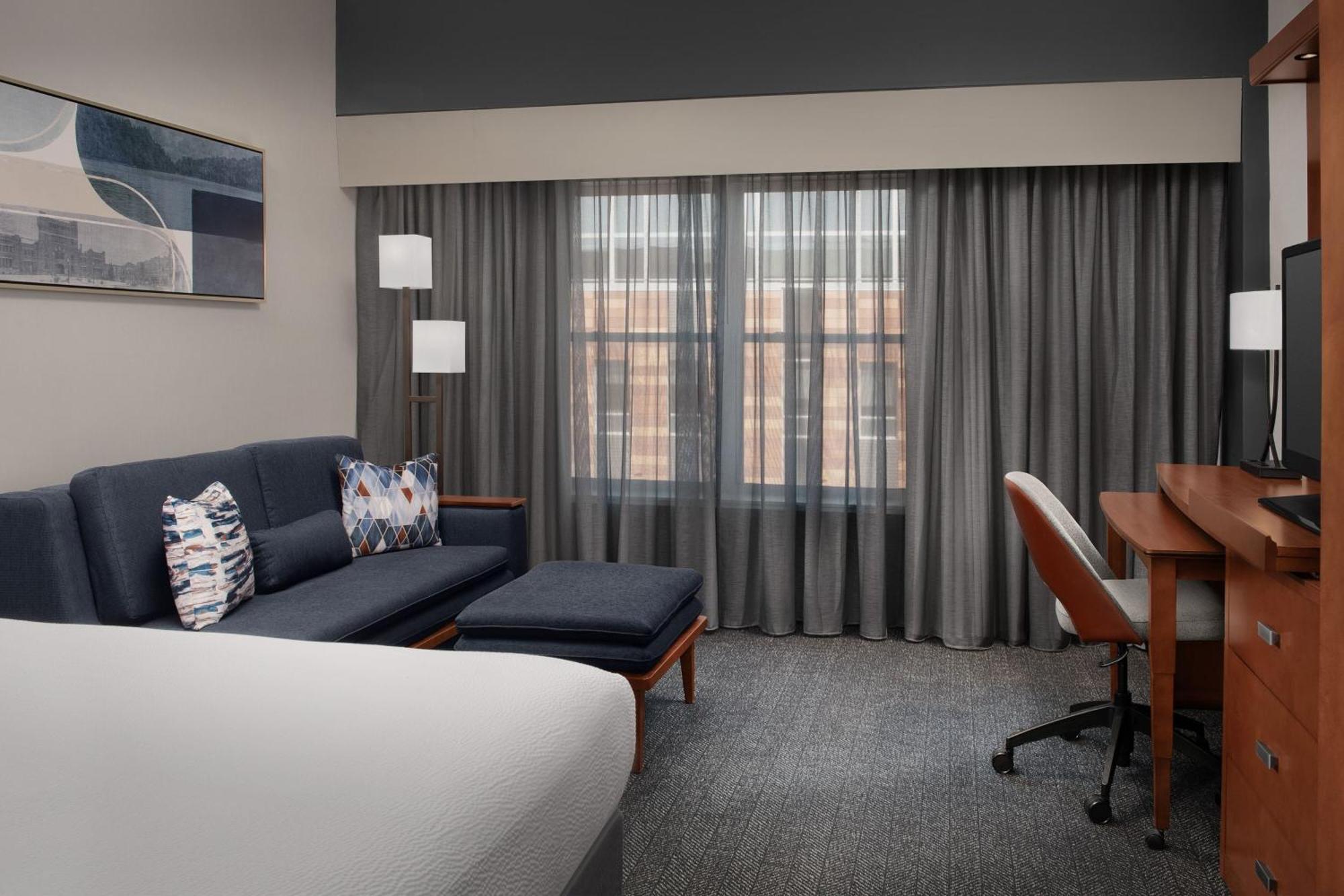 Courtyard By Marriott Syracuse Downtown At Armory Square Hotel Екстериор снимка