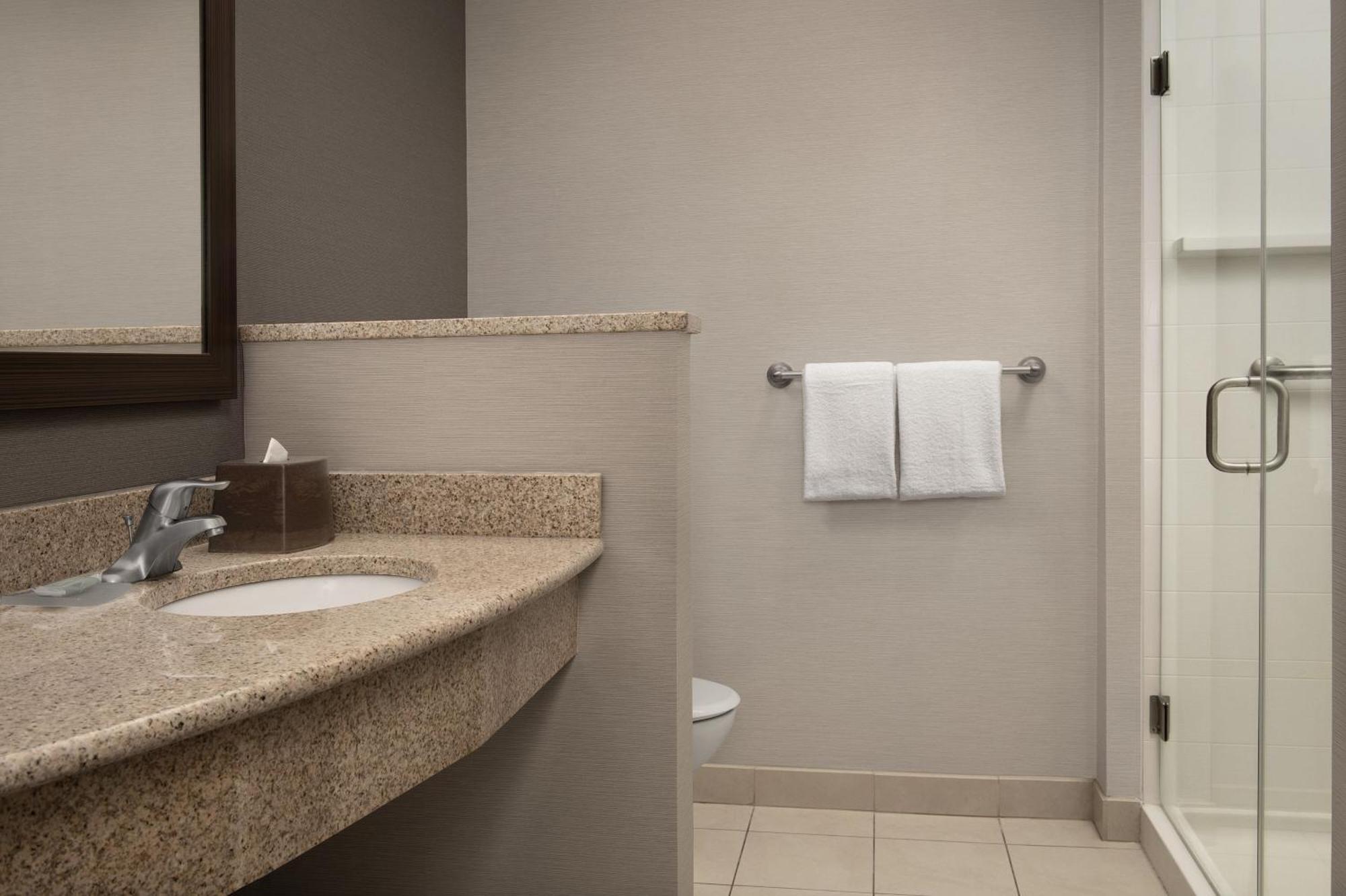 Courtyard By Marriott Syracuse Downtown At Armory Square Hotel Екстериор снимка