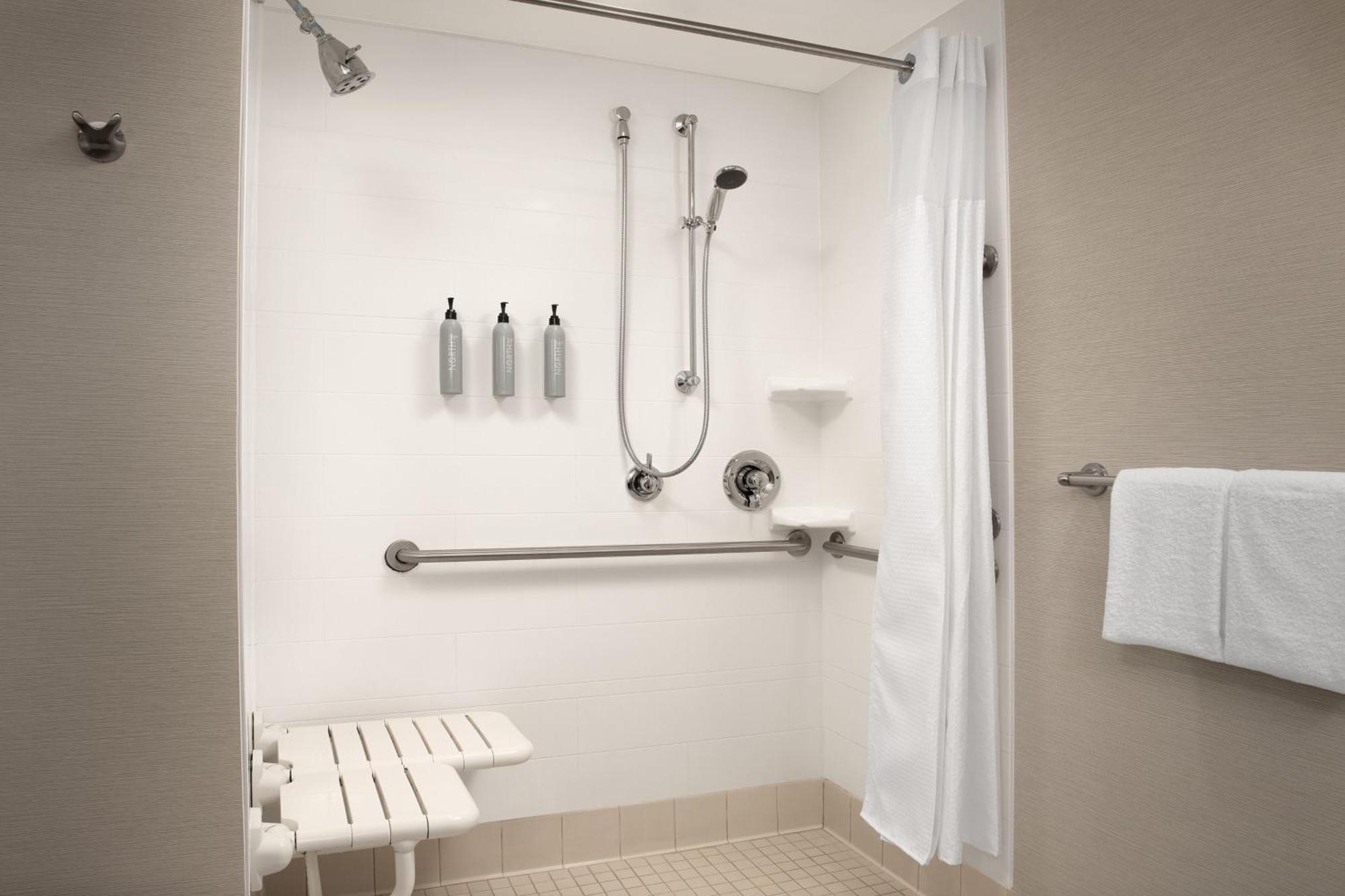 Courtyard By Marriott Syracuse Downtown At Armory Square Hotel Екстериор снимка