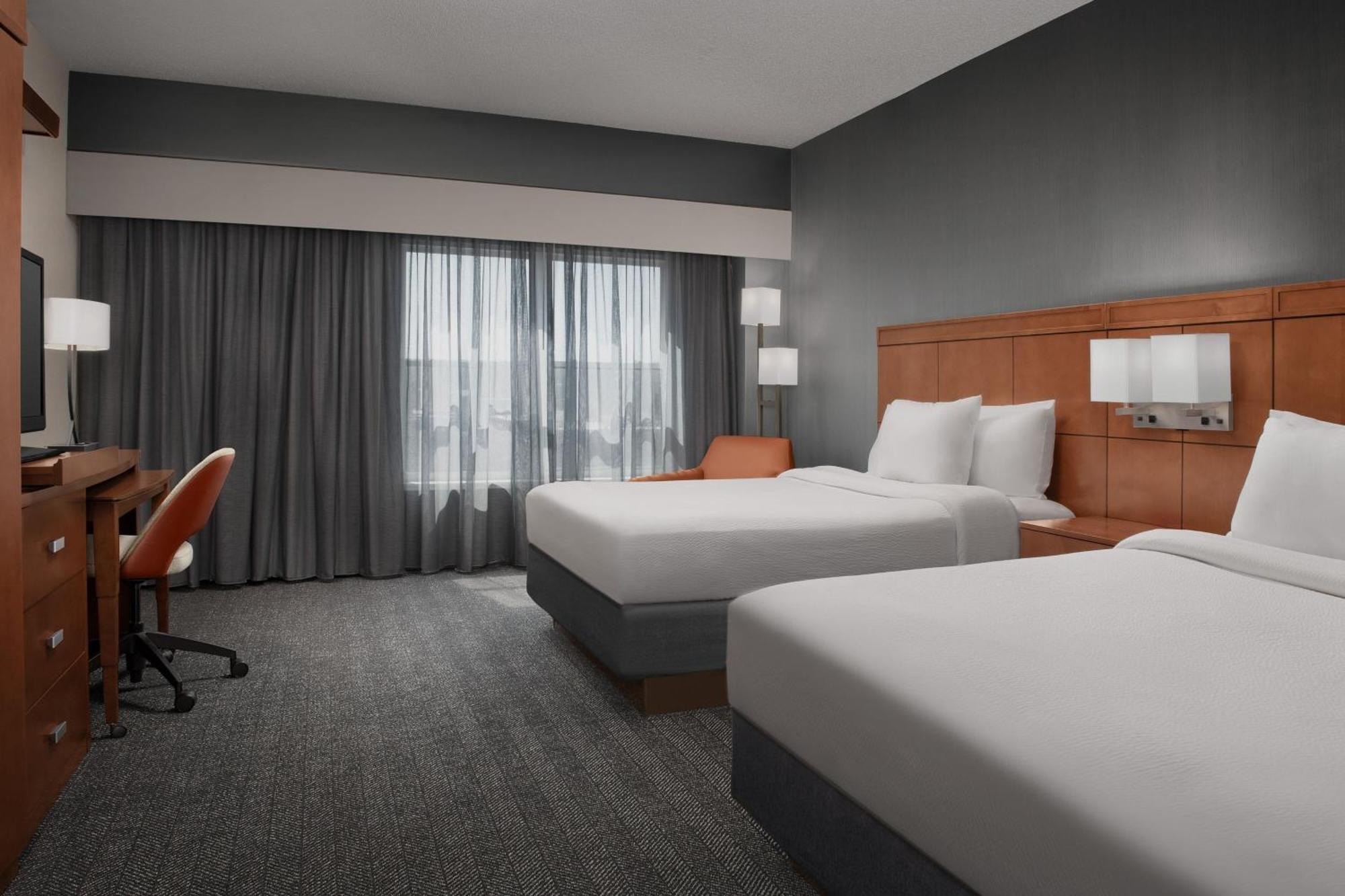 Courtyard By Marriott Syracuse Downtown At Armory Square Hotel Екстериор снимка