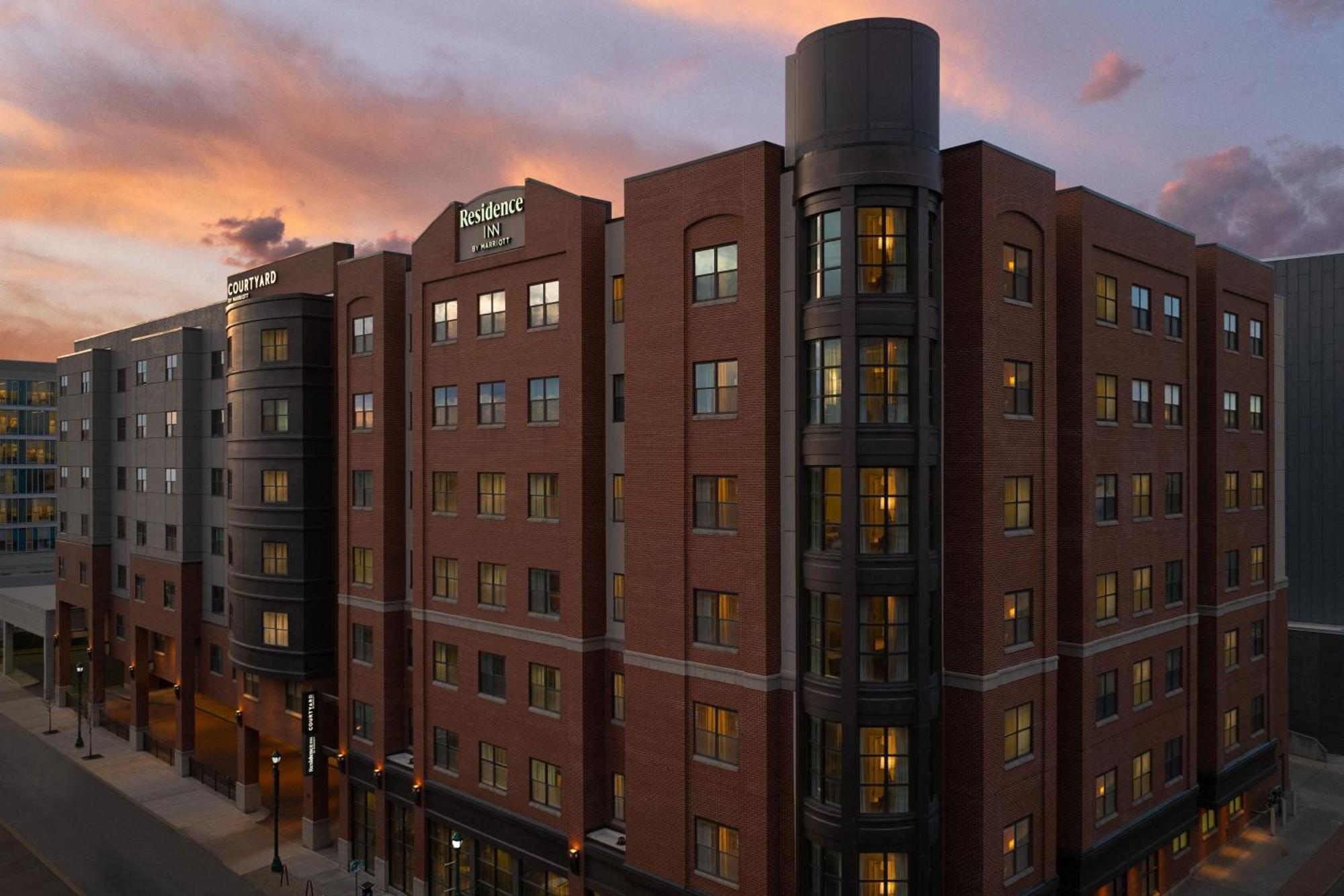 Courtyard By Marriott Syracuse Downtown At Armory Square Hotel Екстериор снимка